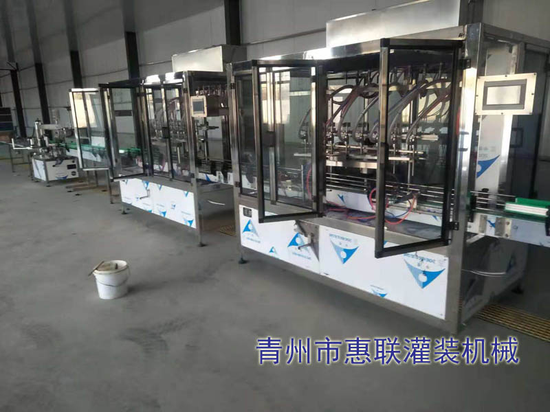  直線液體灌裝機