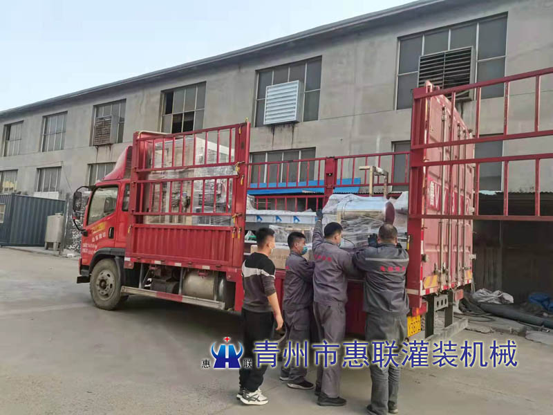 成套液體灌裝生產線廠家發貨現場